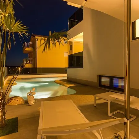 Luxury Royal M With Pool V * Трогир