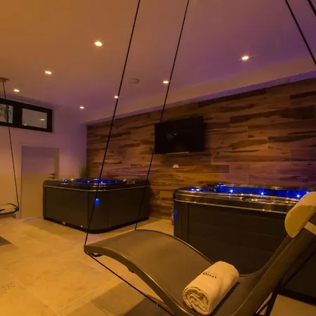 Luxury Royal M With Pool V Апартаменты *