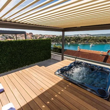 Luxury Royal M With Pool V * Трогир