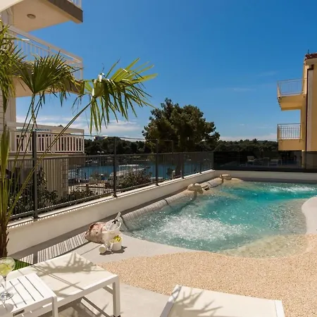 Апартаменты Luxury Royal M With Pool V Трогир