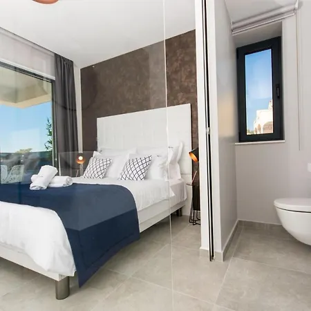 Luxury Royal M With Pool V Апартаменты *